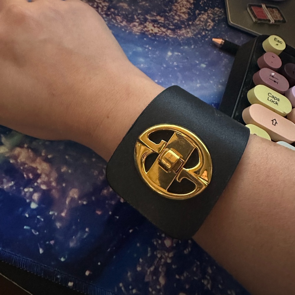 Authentic genuine Italian leather Gucci cuff bracelet